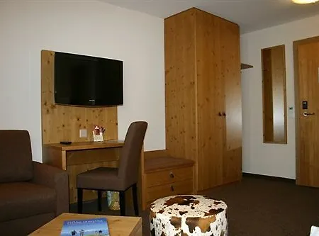 מלון Olympic - Montana Center 3*